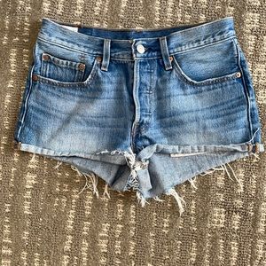 Levi 501 shorts size 26